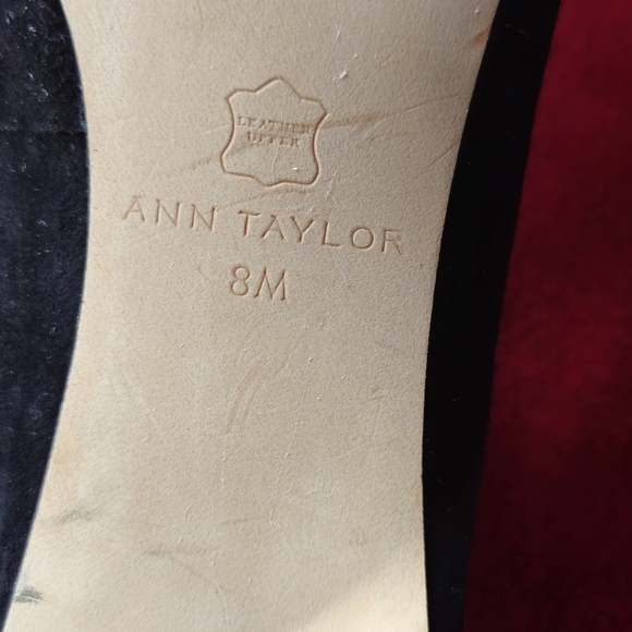 Ann Taylor Black Suede Leather Women's Pointy-Toe Shoes-Pumps - Size 8M - Picture 4 of 6